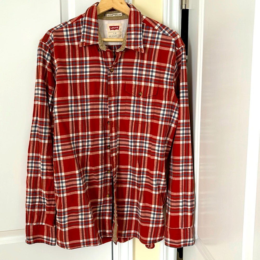 Levi’s plaid shirt